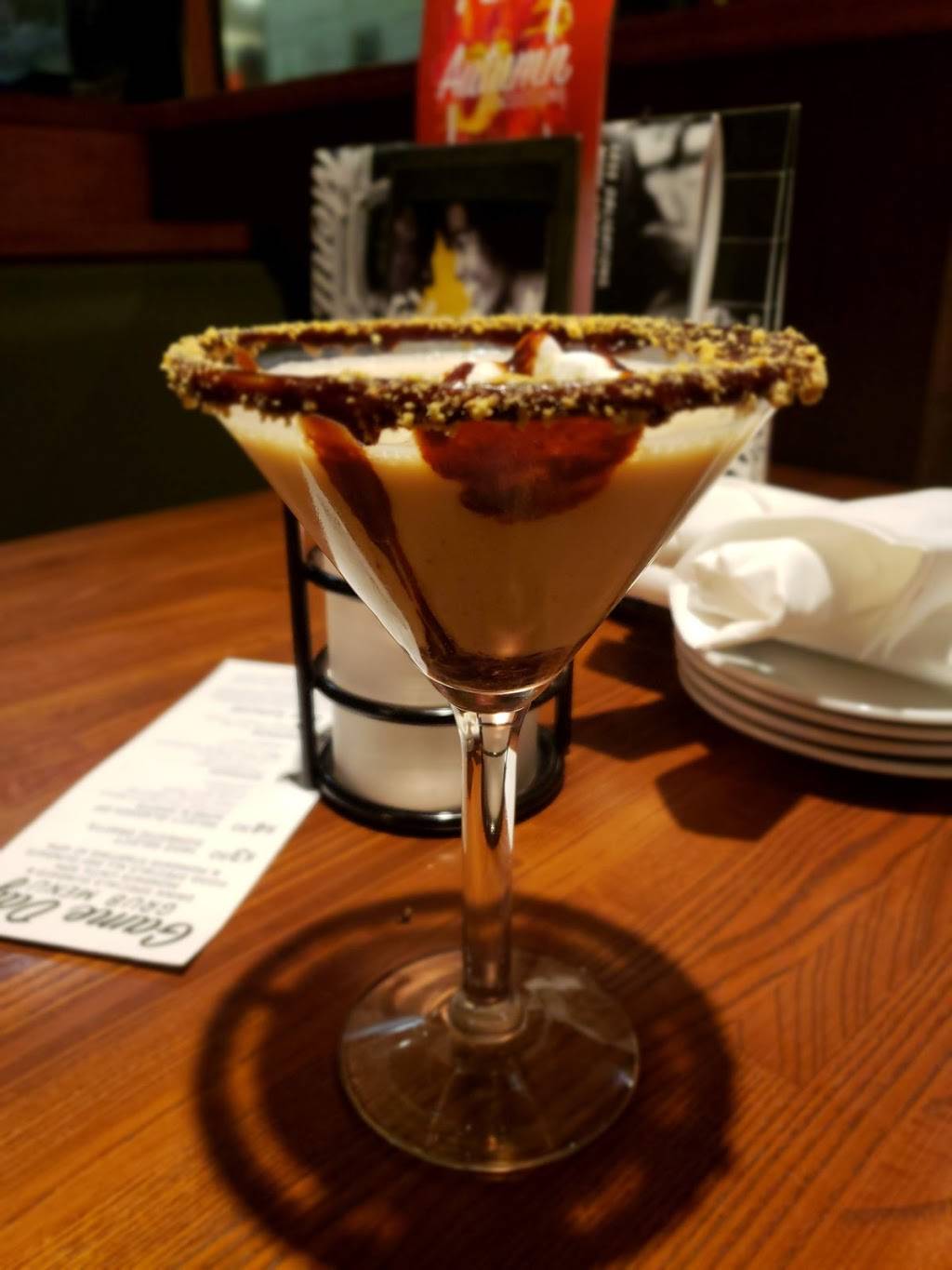 Bar Louie | night club | 15001 Potomac Town Pl #100, Woodbridge, VA 22191, USA | 5712988610 OR +1 571-298-8610