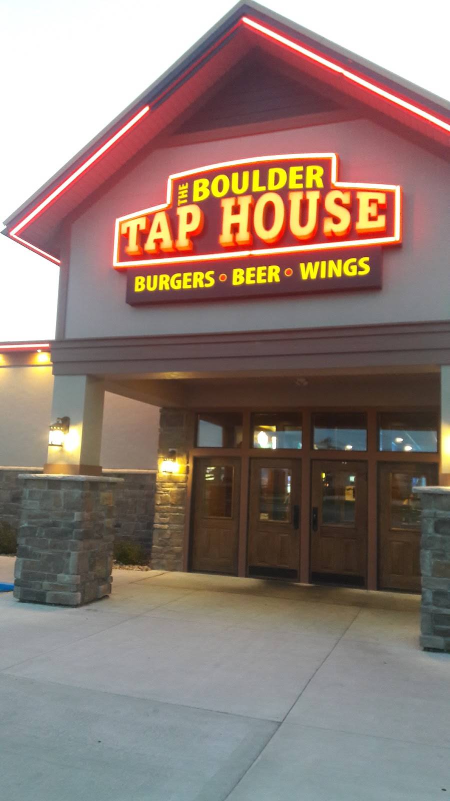 The Boulder Tap House - Mason City | restaurant | 2700 4th St SW, Mason City, IA 50401, USA | 6412018106 OR +1 641-201-8106