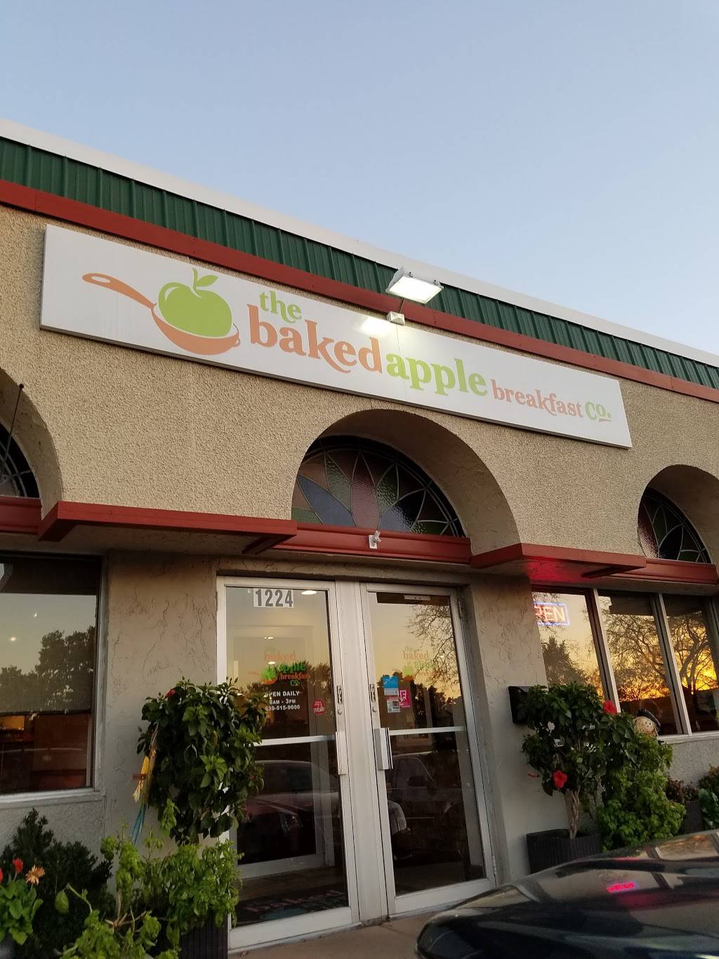 The Baked Apple Breakfast Co. | restaurant | 1224 Ogden Ave, Downers Grove, IL 60515, USA | 6305159000 OR +1 630-515-9000