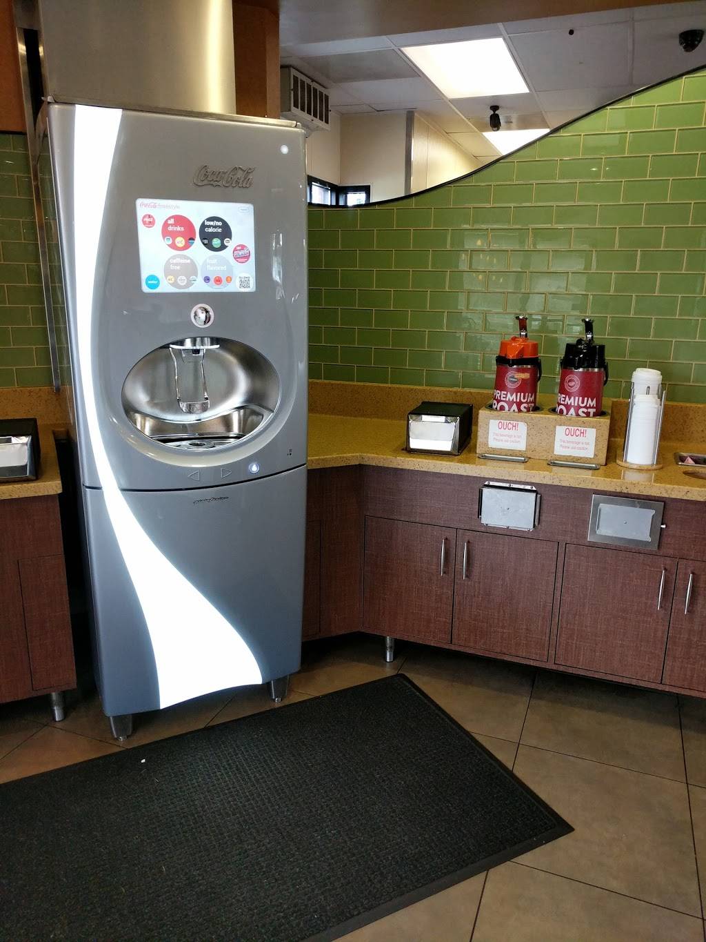 Jack in the Box | restaurant | 20505 Mountain Hwy E, Spanaway, WA 98387, USA | 2538472891 OR +1 253-847-2891