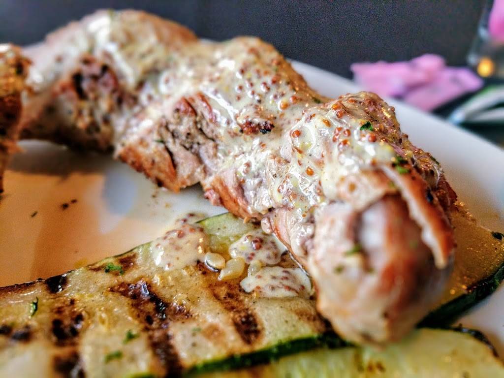 Graffitis Restaurant | restaurant | 101 Court Square, Lincolnton, NC 28092, USA | 7042409218 OR +1 704-240-9218