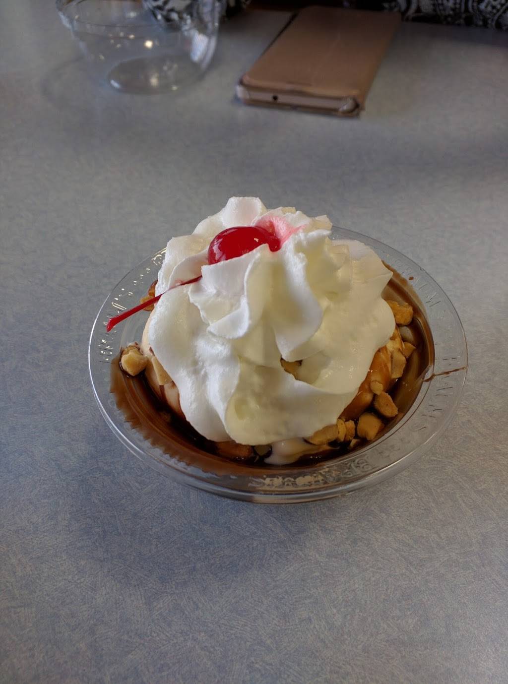 Braums Ice Cream & Burger Restaurant | restaurant | 3601 N Story Rd, Irving, TX 75062, USA | 9725946020 OR +1 972-594-6020