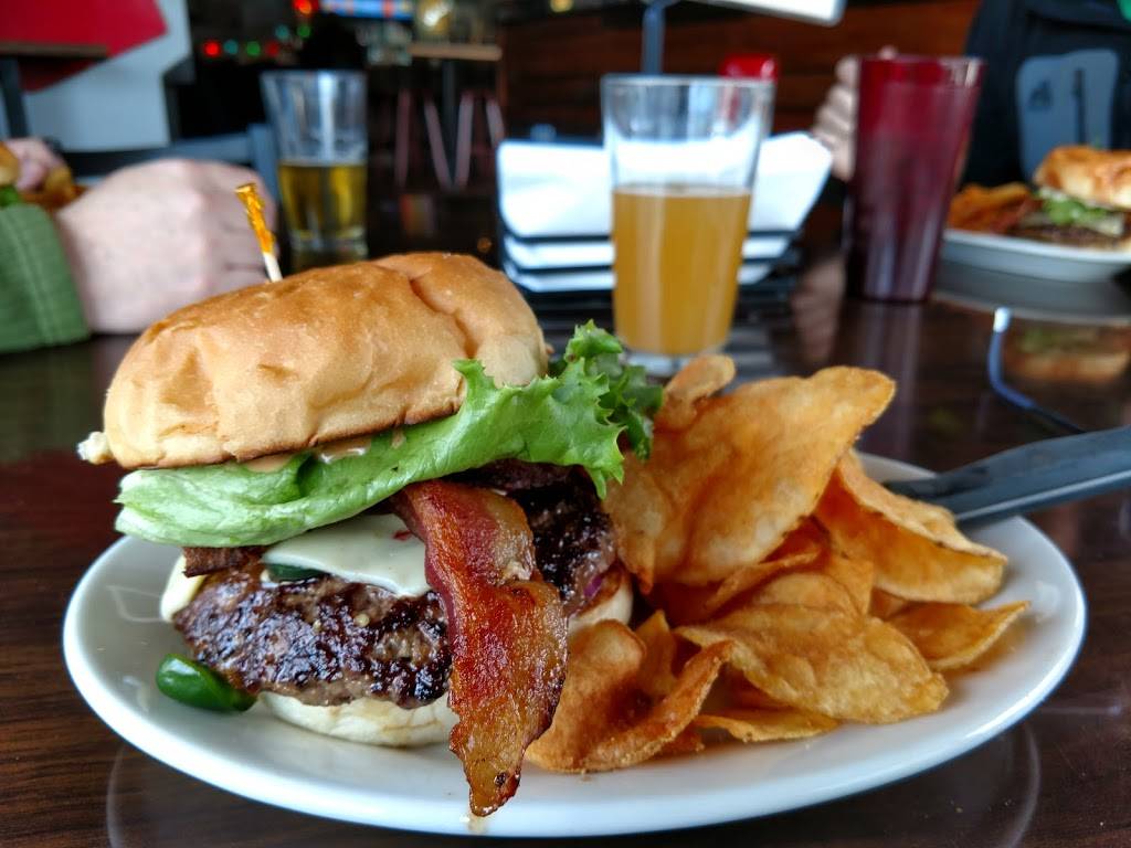 Tremont Tavern | restaurant | 1203 Hixson Pike, Chattanooga, TN 37405, USA | 4232661996 OR +1 423-266-1996