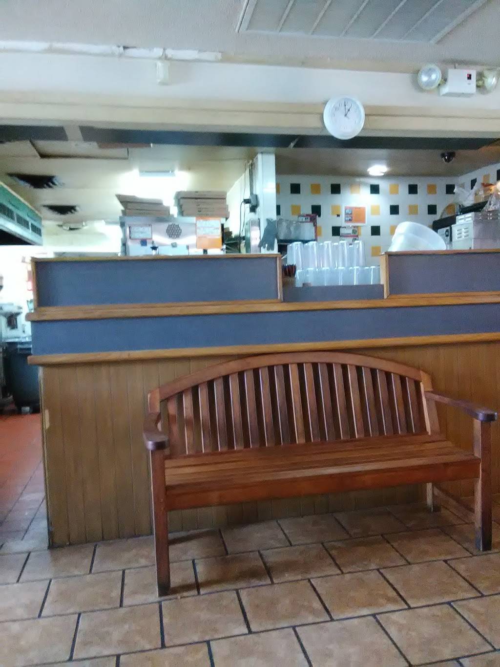 Pizza Hut | meal takeaway | 1714 W Main St, Carmi, IL 62821, USA | 6183825383 OR +1 618-382-5383