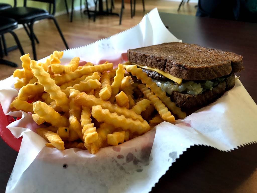 Bucks Bar & Grill | restaurant | 2977 WI-32, Pulaski, WI 54162, USA | 9208222023 OR +1 920-822-2023