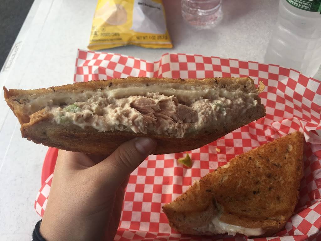 Donnas Country Grill | restaurant | 591 NY-295, Chatham, NY 12037, USA | 5183923042 OR +1 518-392-3042