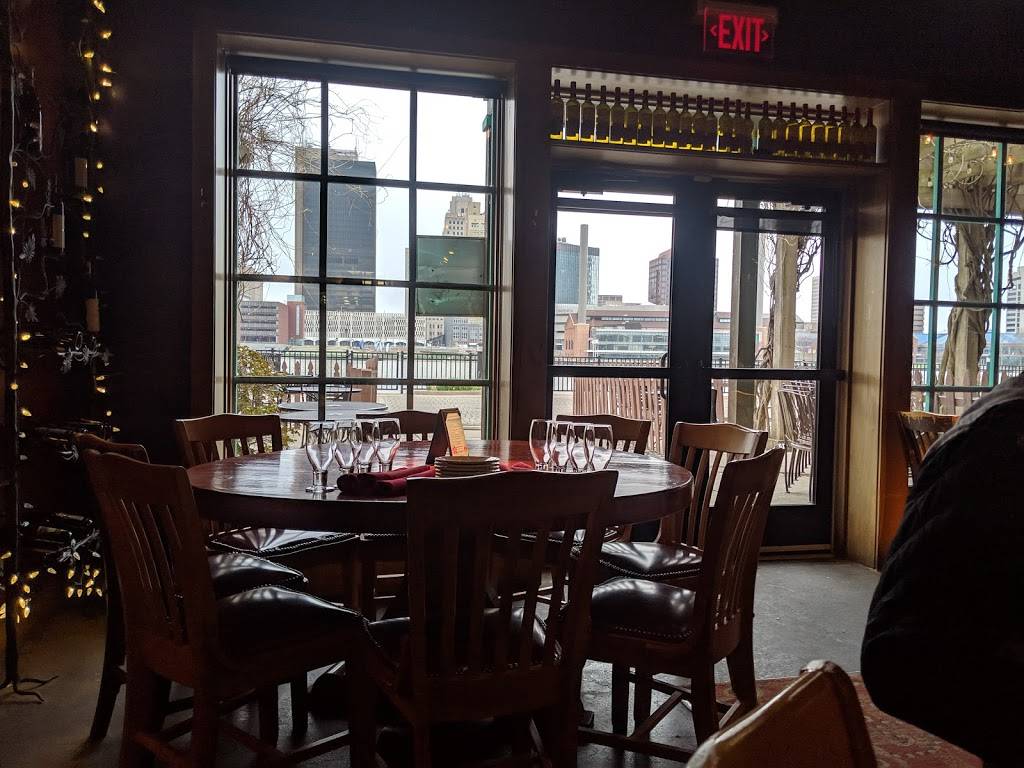 Zias | restaurant | 20 Main St, Toledo, OH 43605, USA | 8884563463 OR +1 888-456-3463