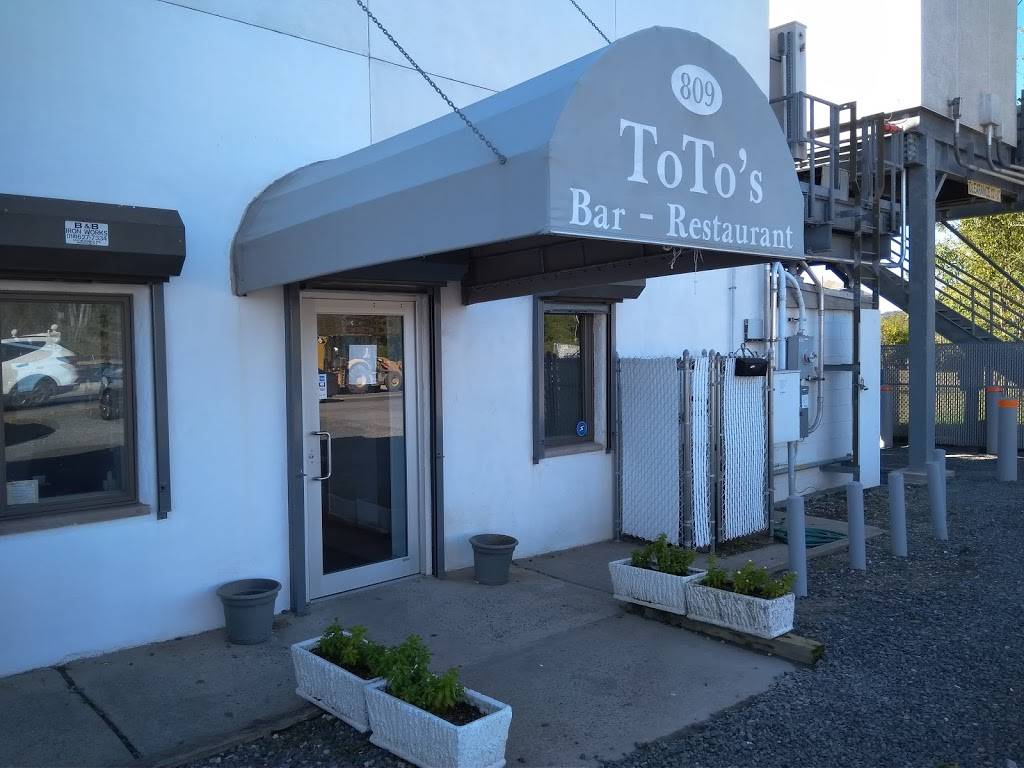 Joe & John Totos | restaurant | 809 Father Capodanno Blvd, Staten Island, NY 10305, USA | 7189791888 OR +1 718-979-1888