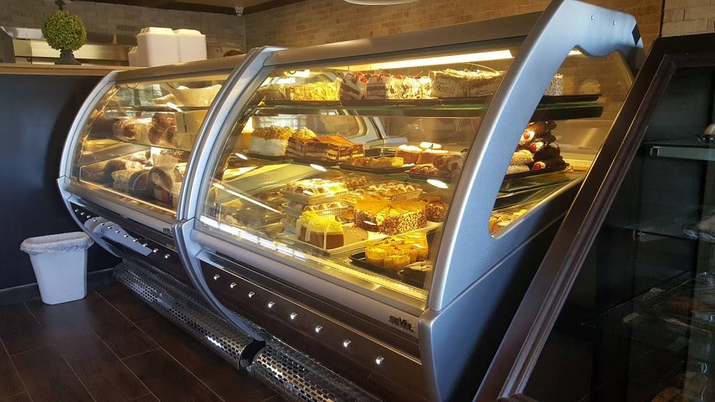 Mama Carpinos | restaurant | 22010 CA-18, Apple Valley, CA 92307, USA | 7602409664 OR +1 760-240-9664