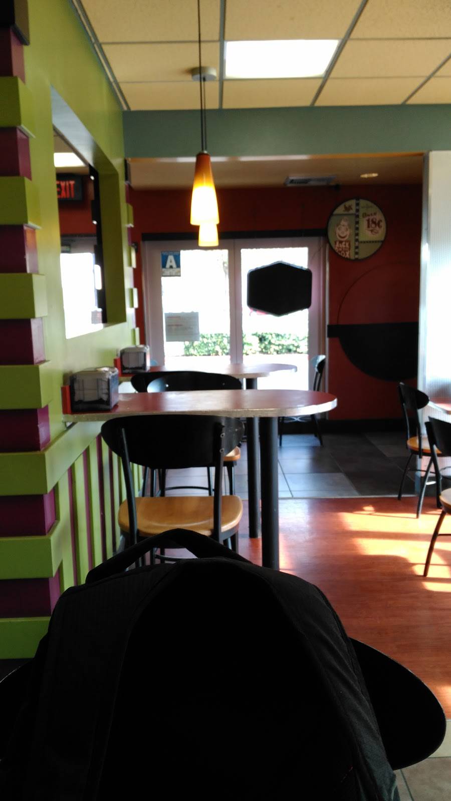 Jack in the Box | restaurant | 3002 Ming Ave, Bakersfield, CA 93304, USA | 6618325942 OR +1 661-832-5942