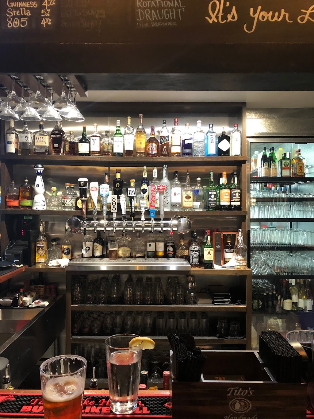 OCALLAGHANS IRISH PUB | restaurant | 3772 The Barnyard I 21, Carmel-By-The-Sea, CA 93923, USA | 8316255500 OR +1 831-625-5500