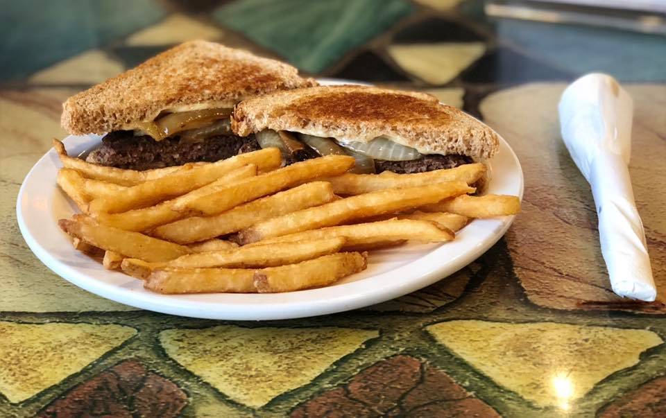 Riverview Restaurant & Marina | restaurant | 110 Old River Rd, Ashland City, TN 37015, USA | 6157927358 OR +1 615-792-7358