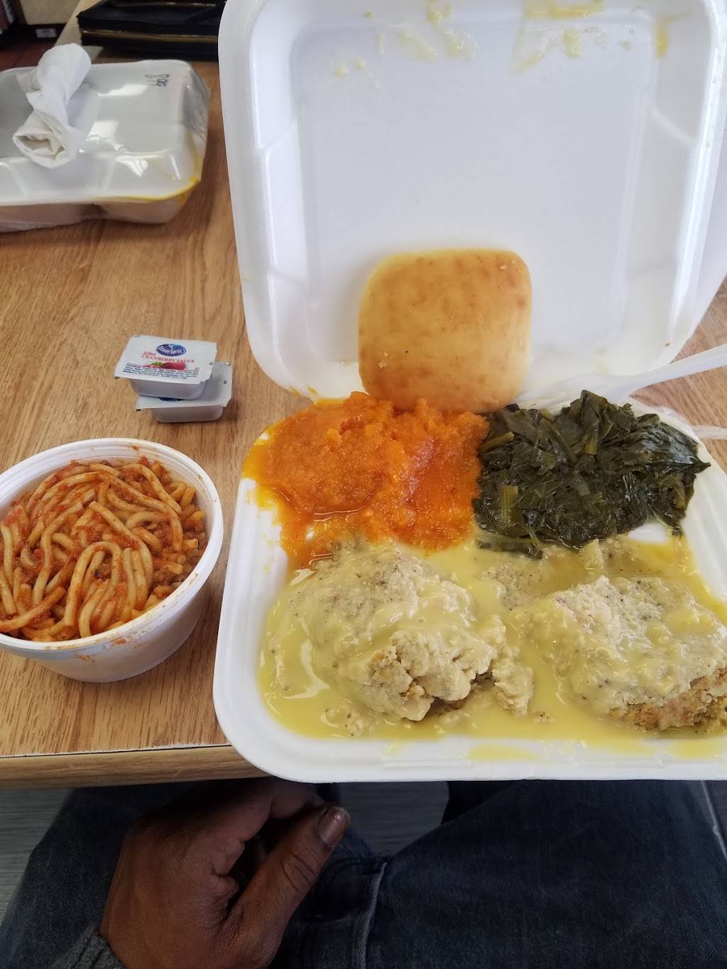 Marvins Hot Kitchen & Deli | restaurant | 3700 Lamar Ave, Memphis, TN 38118, USA | 9015850069 OR +1 901-585-0069