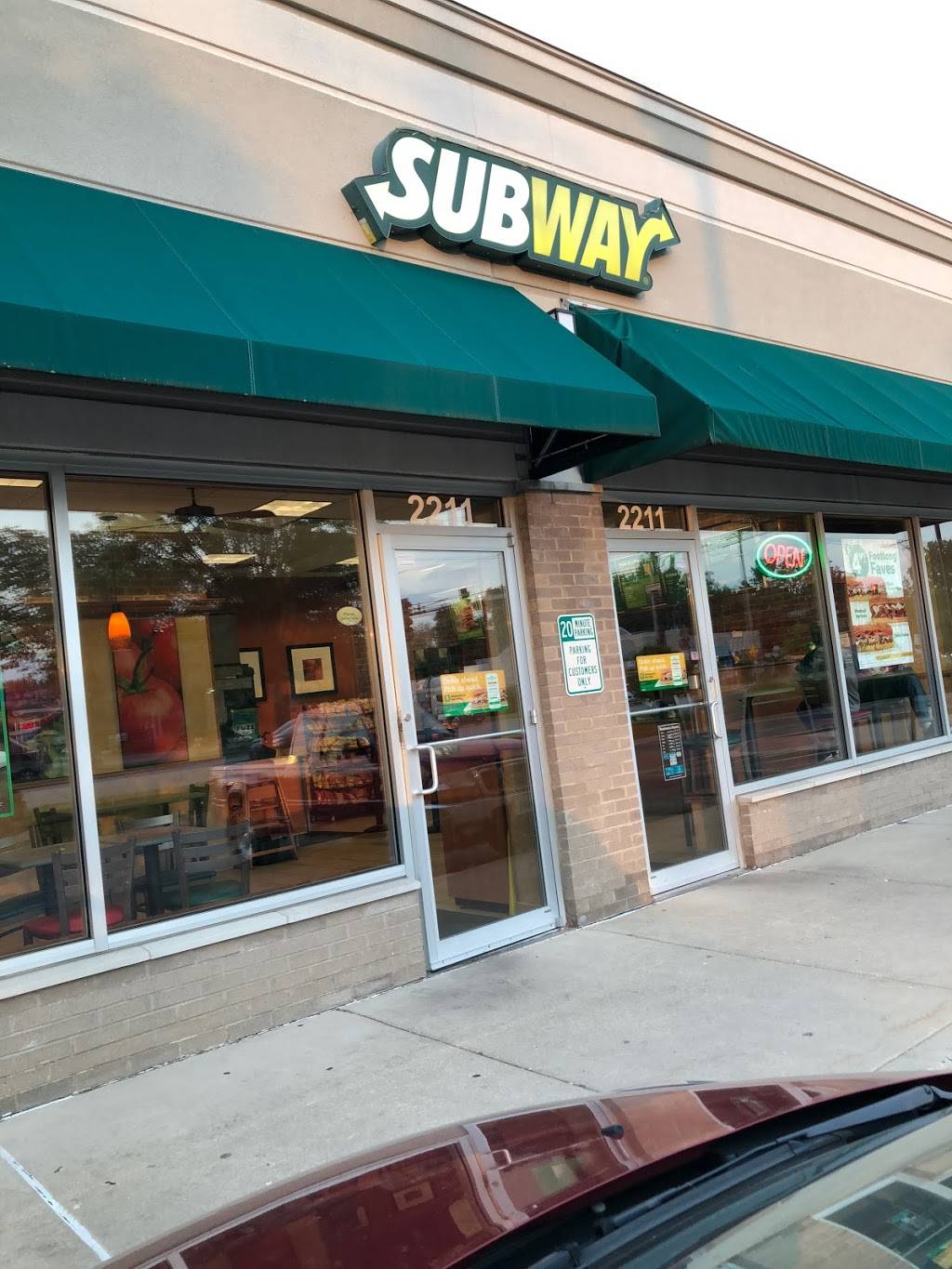Subway Restaurants | restaurant | 2211 N Gary Ave, Wheaton, IL 60187, USA | 6306828000 OR +1 630-682-8000