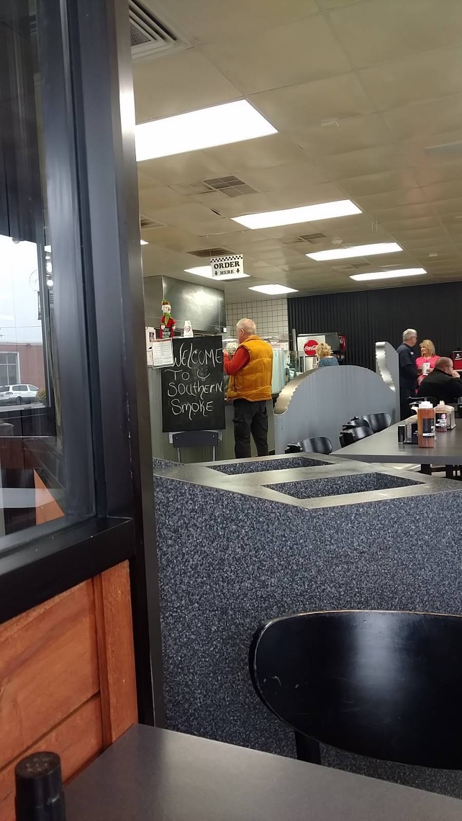 Center Street Grill & Smokehouse | restaurant | 301 W Center St, Kingsport, TN 37660, USA | 4232477447 OR +1 423-247-7447