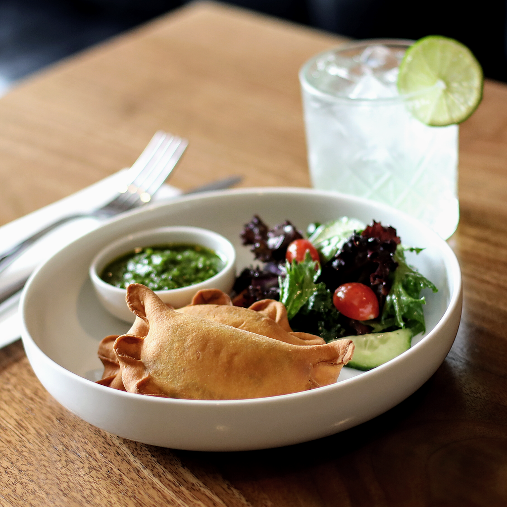 Romy’s Restaurant & Lounge | restaurant | 15218 Yonge St, Aurora, ON L4G 1L9, Canada | 9055037669 OR +1 905-503-7669