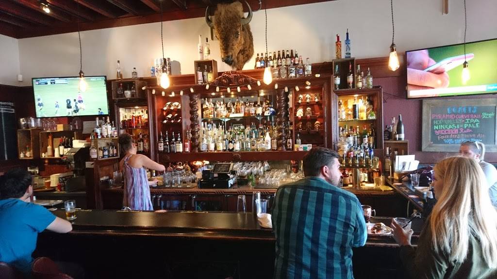 Crown Bar | restaurant | 2705 6th Ave, Tacoma, WA 98406, USA | 2532724177 OR +1 253-272-4177