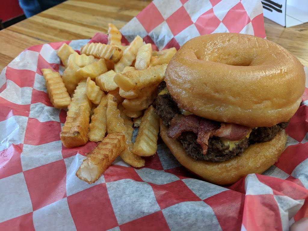 Kennys Flippin Burgers | restaurant | 238 E Yoakum Ave, Chaffee, MO 63740, USA | 5733189400 OR +1 573-318-9400