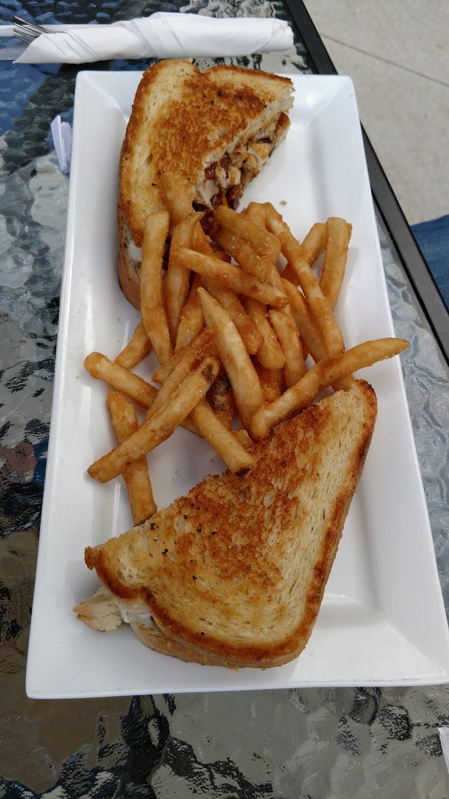 The Berg | restaurant | 435 Cherry St, Huntington, IN 46750, USA | 2602001375 OR +1 260-200-1375