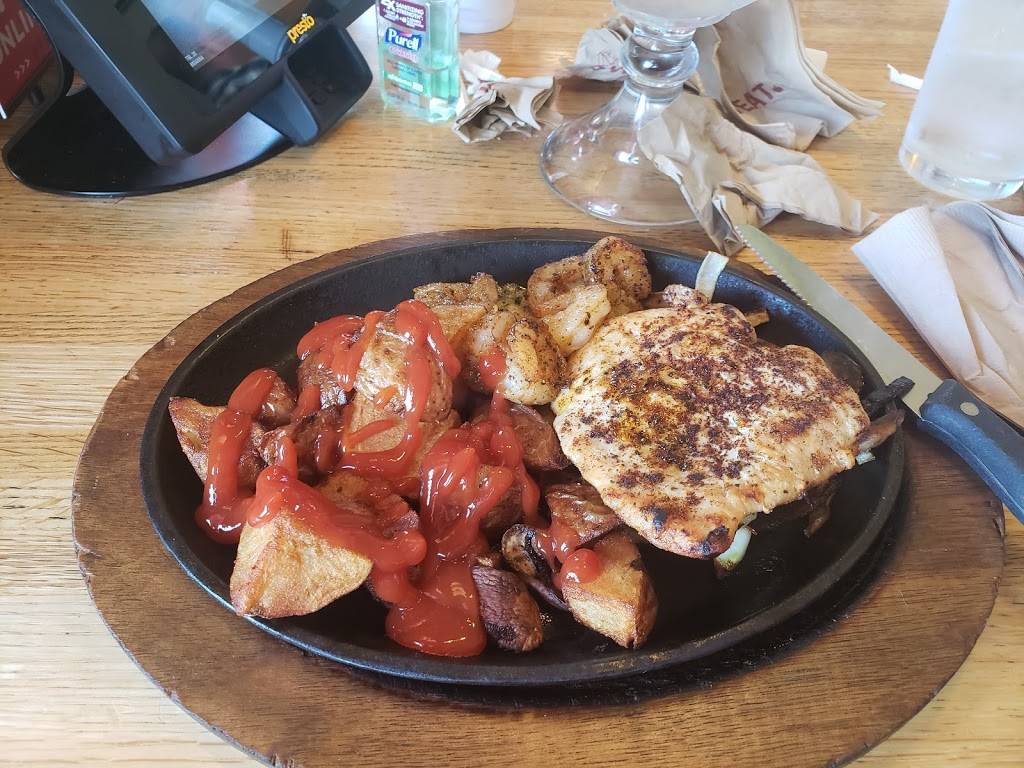 Applebees Grill + Bar | restaurant | 7007 N Cedar Ave, Fresno, CA 93720, USA | 5593227144 OR +1 559-322-7144