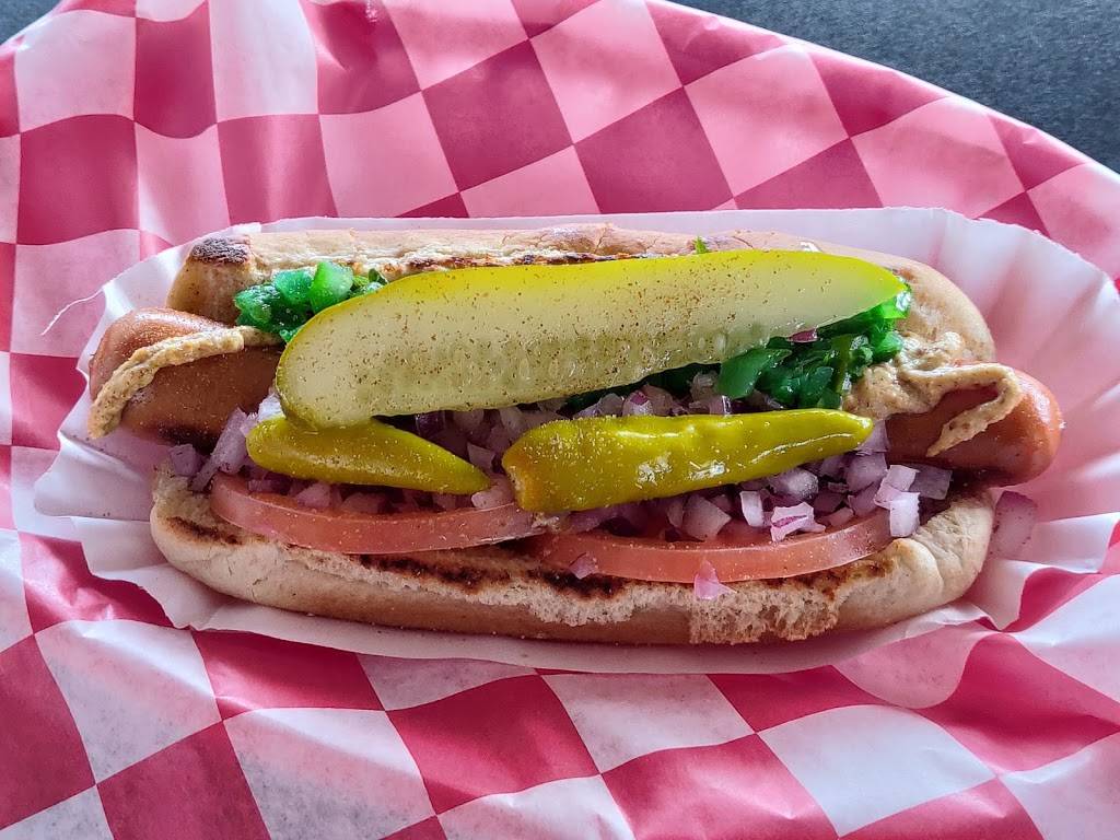 Steves Snappin Dogs | restaurant | 3525 E Colfax Ave, Denver, CO 80206, USA | 3033337627 OR +1 303-333-7627