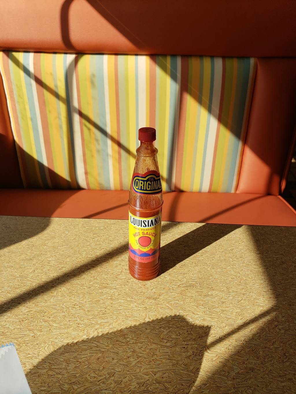 Captain Ds | restaurant | 10101 Dixie Hwy, Louisville, KY 40272, USA | 5029357350 OR +1 502-935-7350