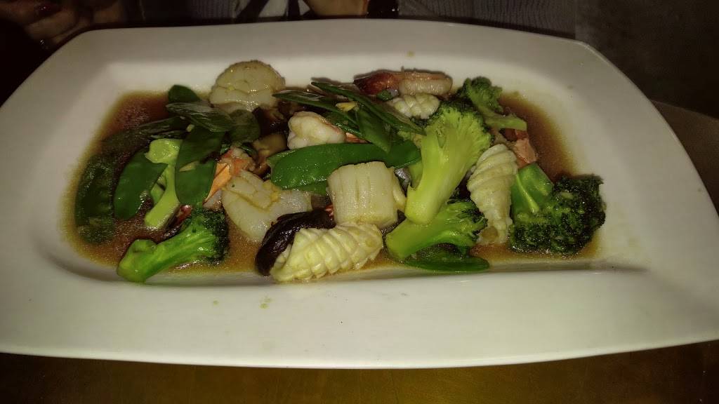 Thai Avenue | restaurant | 562 Farmington Ave, Bristol, CT 06010, USA | 8608458240 OR +1 860-845-8240