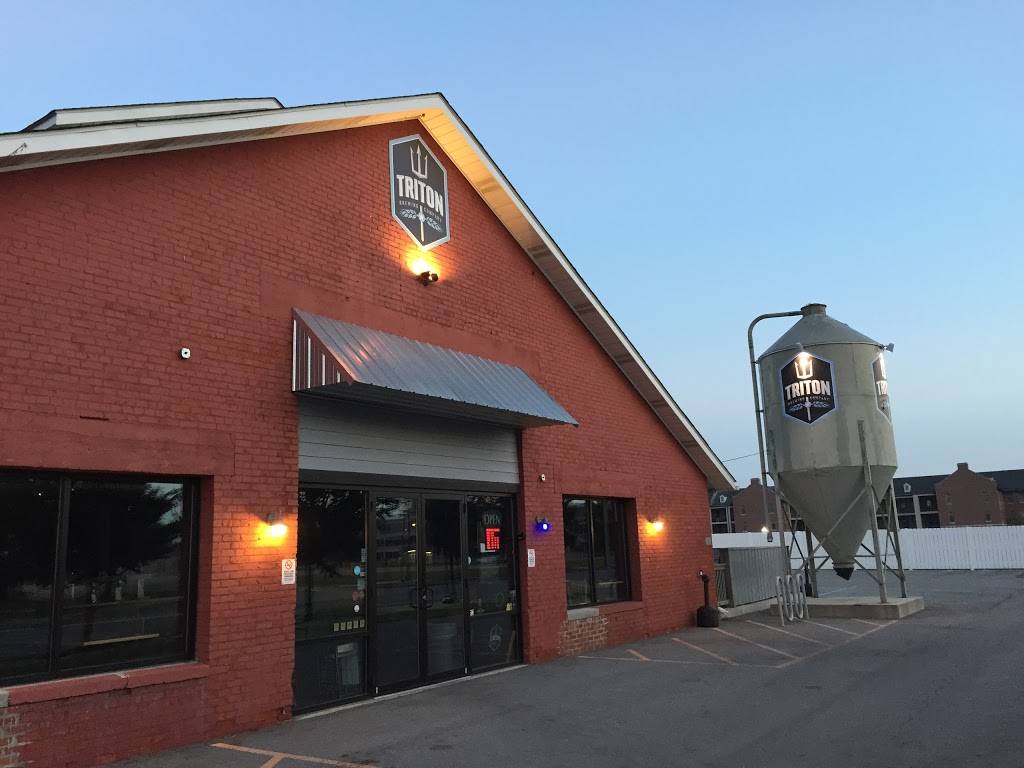 Triton Brewing Company and Bistro | restaurant | 5764 Wheeler Rd, Indianapolis, IN 46216, USA | 3177352706 OR +1 317-735-2706