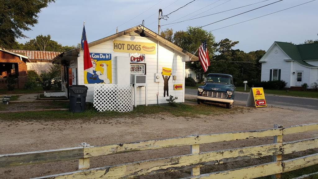 Hot Dog Headquarters | restaurant | 11 E James St, Lillington, NC 27546, USA | 7047256715 OR +1 704-725-6715