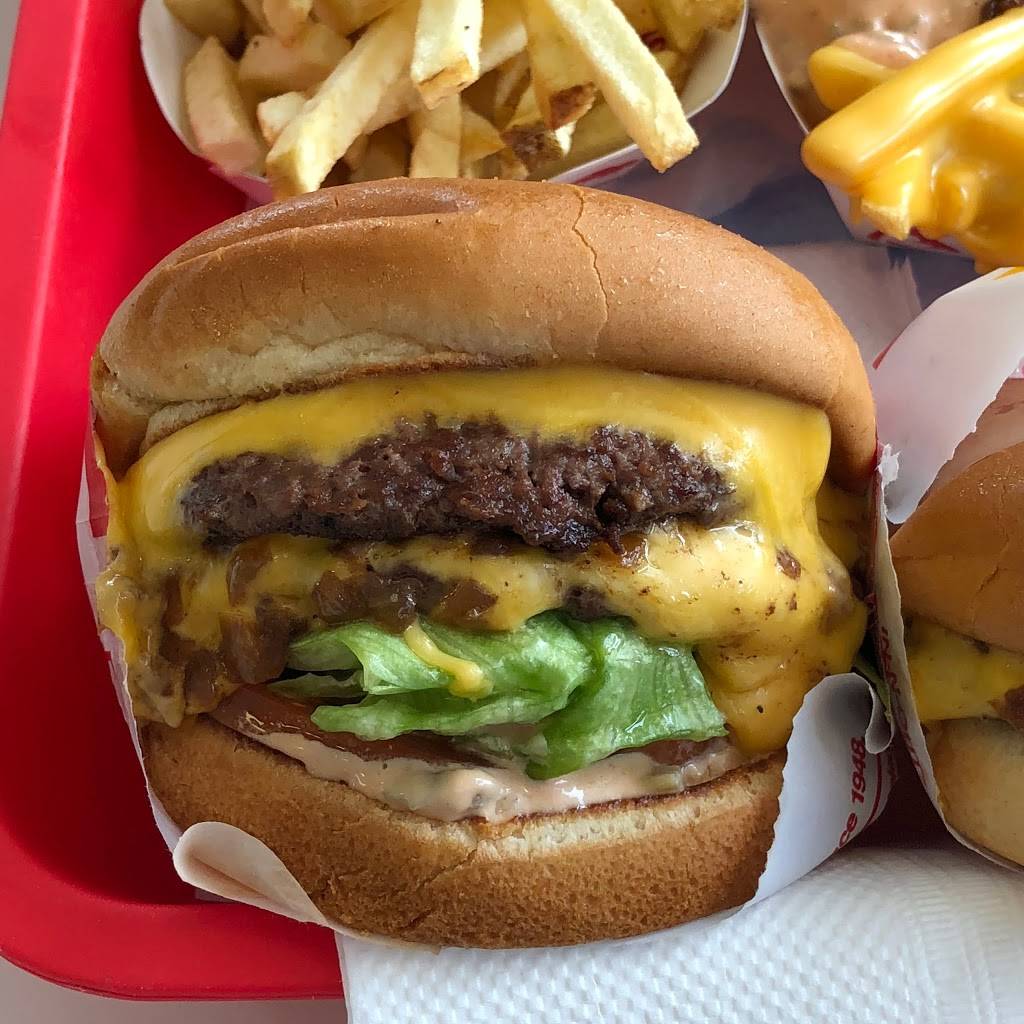 In-N-Out Burger | restaurant | 10525 Carmenita Rd, Santa Fe Springs, CA 90670, USA | 8007861000 OR +1 800-786-1000