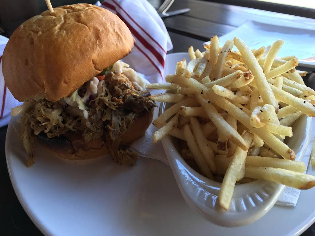 The Saloon Ventura | restaurant | 456 E Main St, Ventura, CA 93003, USA | 8056678550 OR +1 805-667-8550