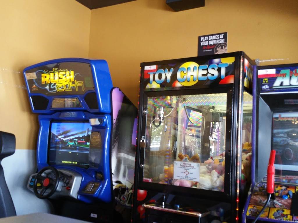 Me-n-Eds Pizza Parlor | restaurant | 4735 N Blackstone Ave, Fresno, CA 93726, USA | 5592278401 OR +1 559-227-8401