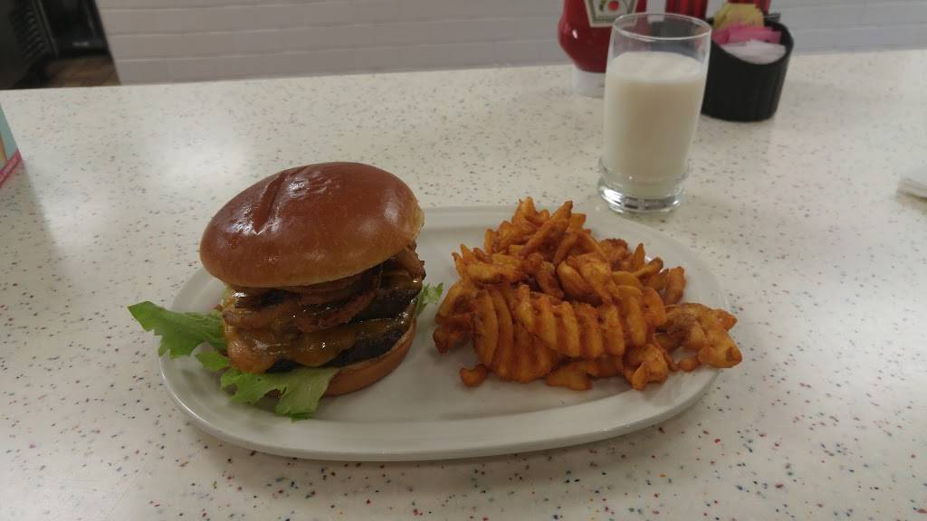 Friendlys | restaurant | 21 Southampton Rd, Westfield, MA 01085, USA | 4135620625 OR +1 413-562-0625