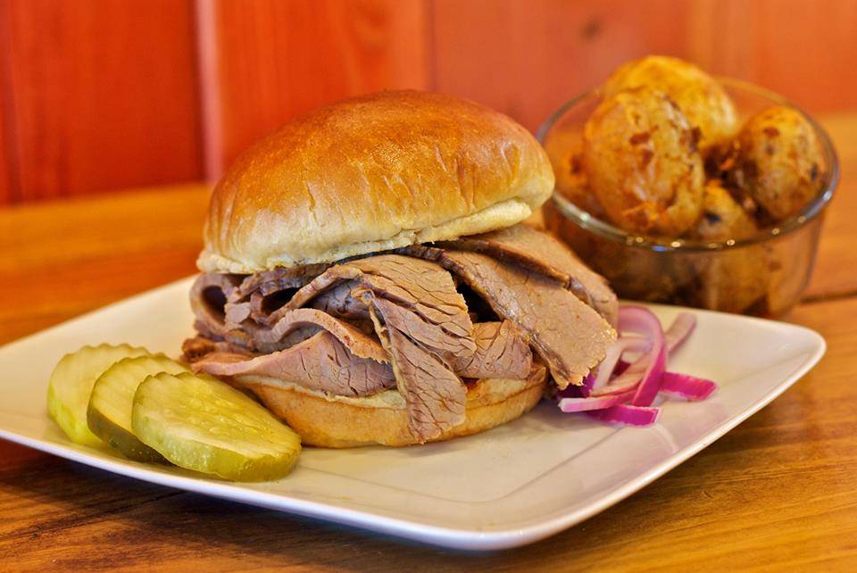 OinkADoodleMoo BBQ | restaurant | 10 W 2nd St, Dayton, OH 45402, USA | 9379381729 OR +1 937-938-1729