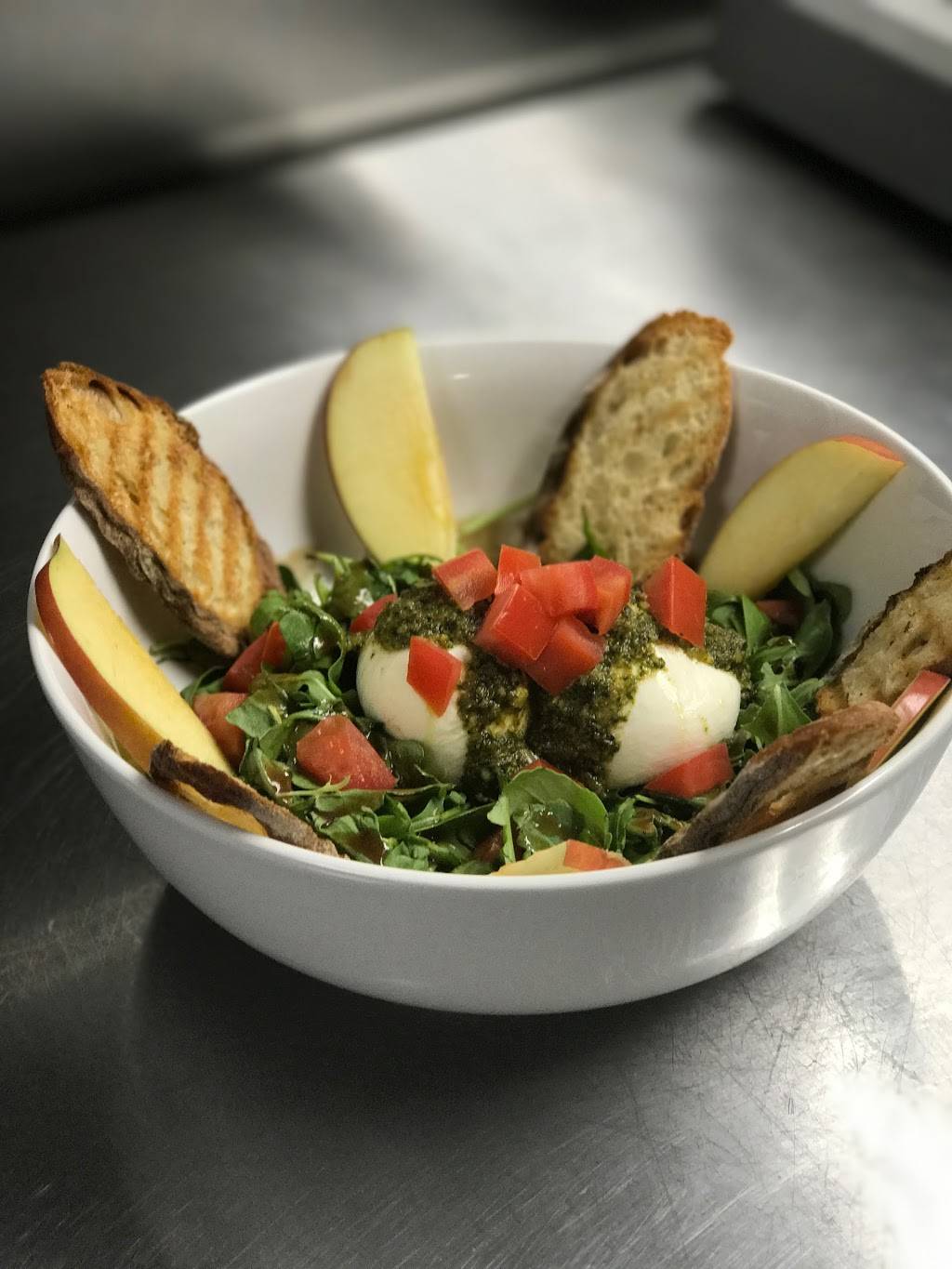 Pop & Pour | restaurant | 200 Dyckman St, New York, NY 10040, USA | 6469983766 OR +1 646-998-3766