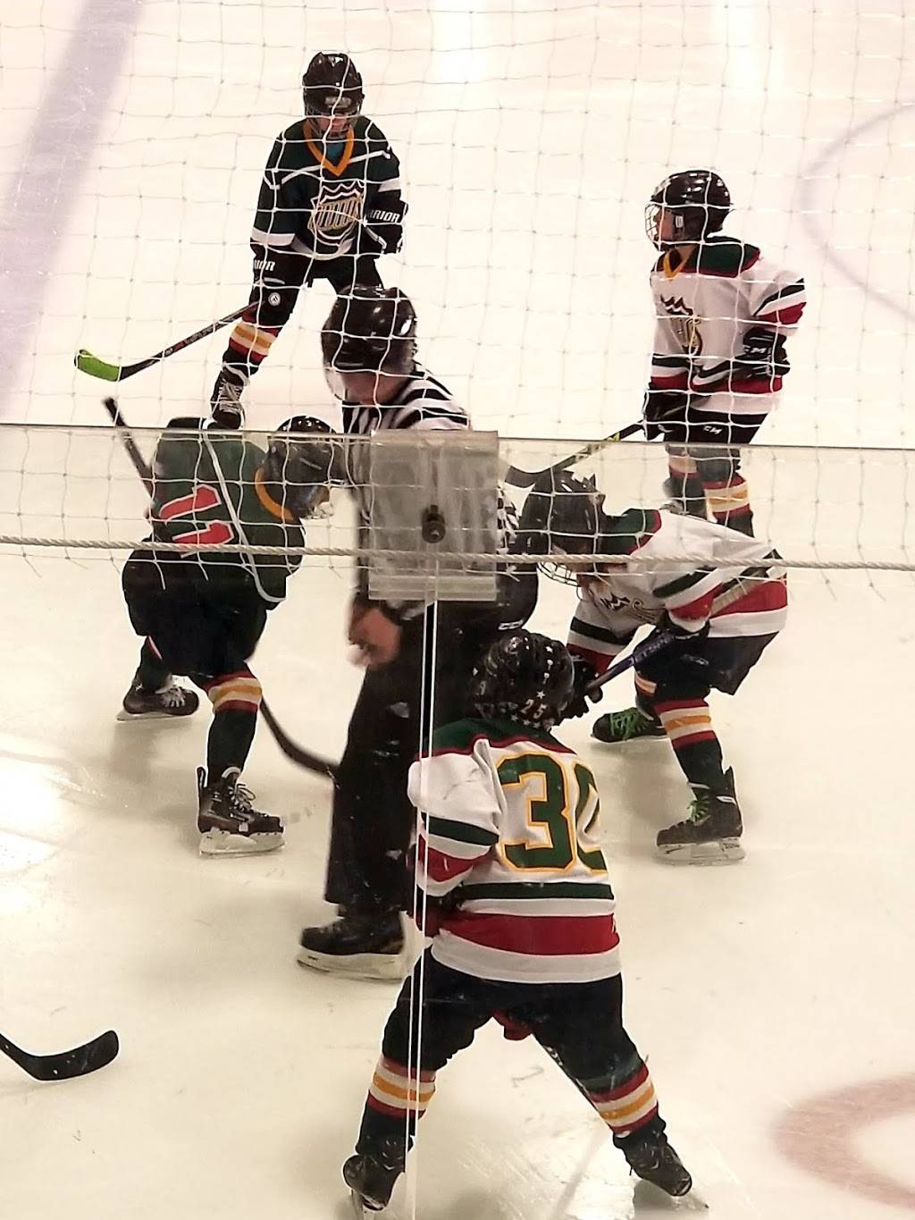 Ice Vault Arena | restaurant | 10 Nevins Rd, Wayne, NJ 07470, USA | 9736281500 OR +1 973-628-1500