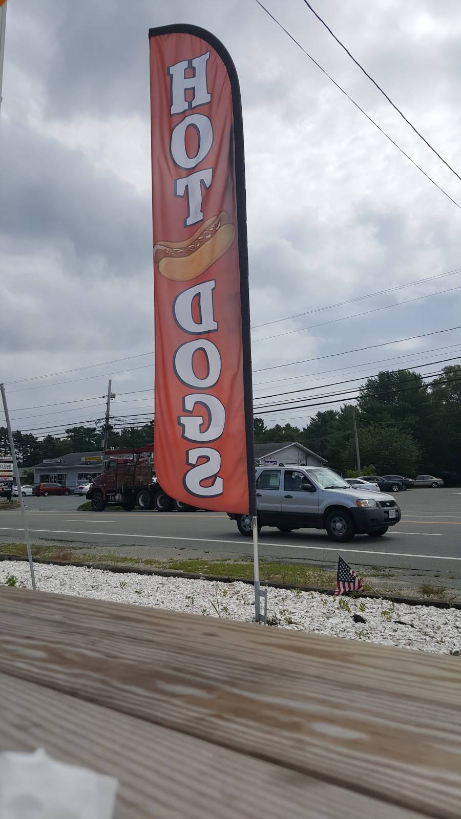 Mainly Dawgs | restaurant | 3090 Cranberry Hwy, Buzzards Bay, MA 02532, USA | 7747752629 OR +1 774-775-2629