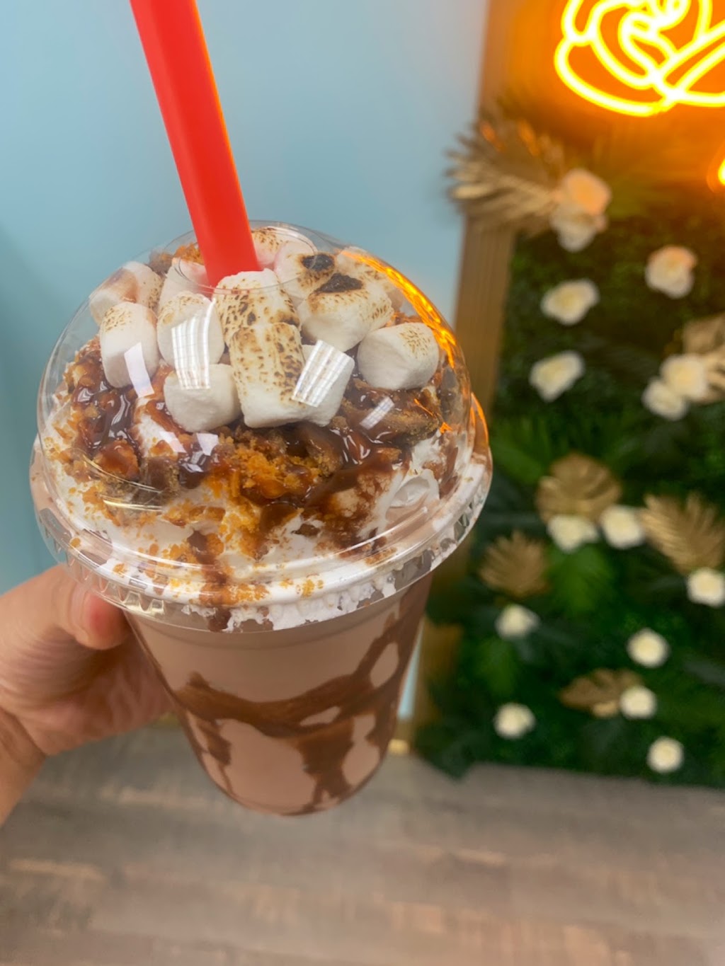 Golden Hour Treats & Things | restaurant | 735 Sycamore St, Buffalo, NY 14212, USA | 7167687486 OR +1 716-768-7486