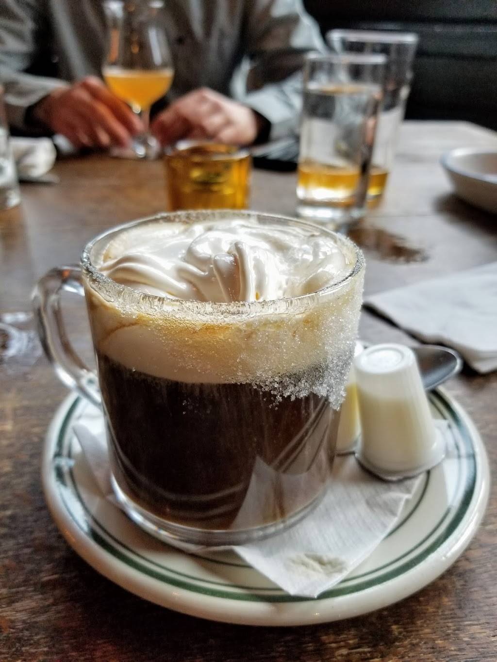 Le Trèfle | restaurant | 4718 Rue Wellington, Verdun, QC H4G 1X3, Canada | 5147623324 OR +1 514-762-3324