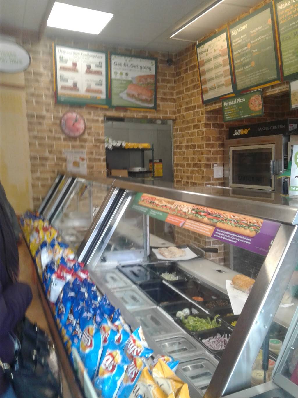 Subway Restaurants | restaurant | 132-40 Metropolitan Ave, Richmond Hill, NY 11418, USA | 7185269800 OR +1 718-526-9800