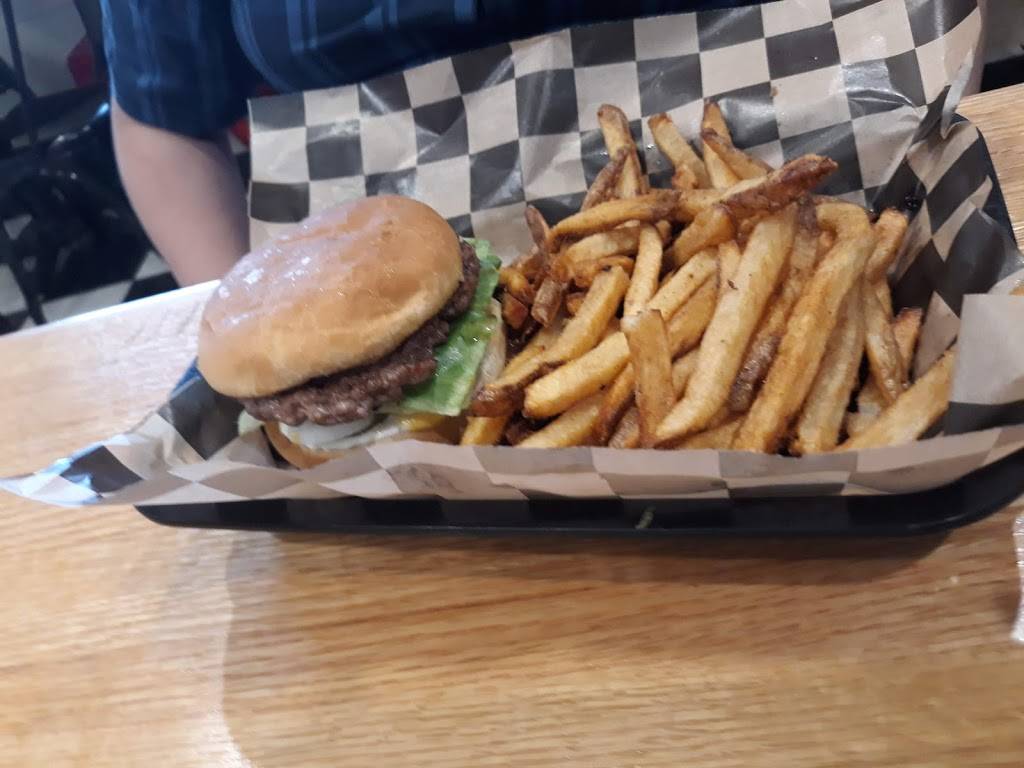 Hanks Family Diner | restaurant | 17 N Park St, Hohenwald, TN 38462, USA | 9312953463 OR +1 931-295-3463