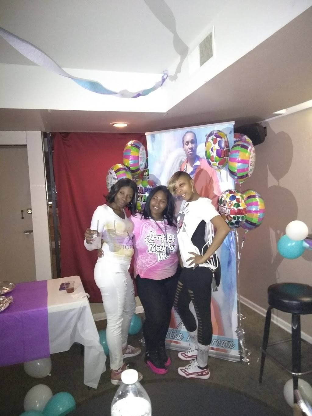 Spot At 76th | restaurant | 5954 N 76th St, Milwaukee, WI 53218, USA | 4142319202 OR +1 414-231-9202