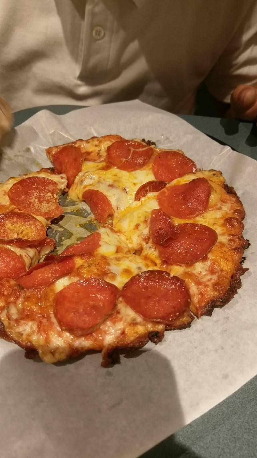 Round Table Pizza | meal delivery | 20920 Redwood Rd, Castro Valley, CA 94546, USA | 5107339500 OR +1 510-733-9500