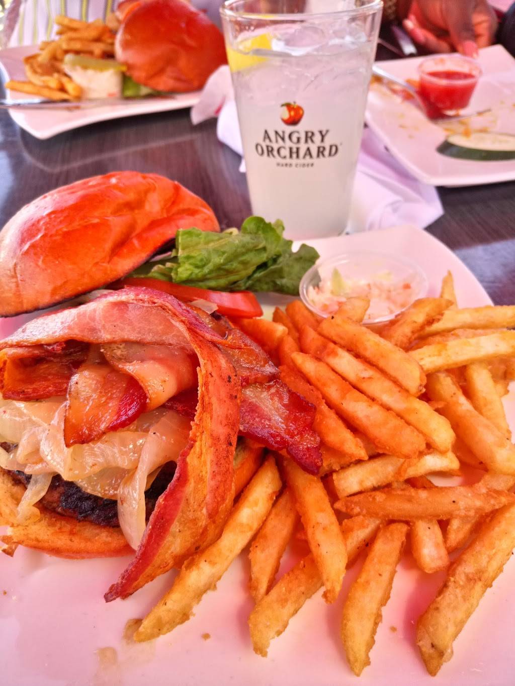 River Dock Cafe | restaurant | 1 Richmond Terrace, Staten Island, NY 10301, USA | 3473543598 OR +1 347-354-3598