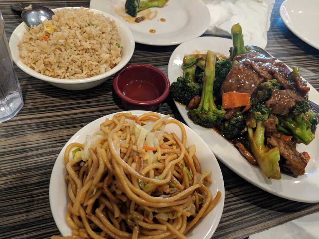 Lucky Chinese Food | restaurant | 9740 Mission Gorge Rd B, Santee, CA 92071, USA | 6195962978 OR +1 619-596-2978