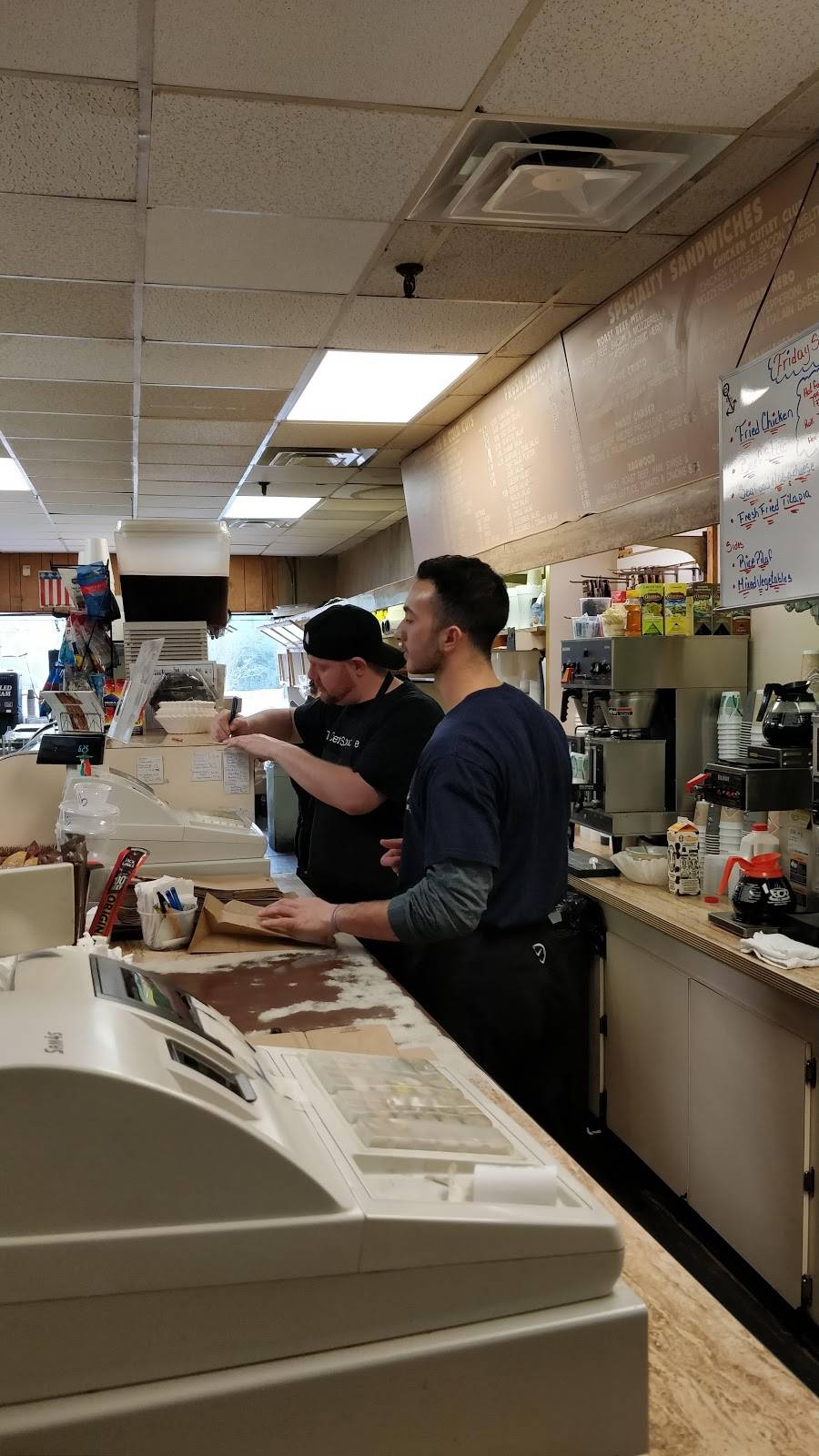 Oak Neck Deli | restaurant | 945 Montauk Hwy, West Islip, NY 11795, USA | 6316619701 OR +1 631-661-9701