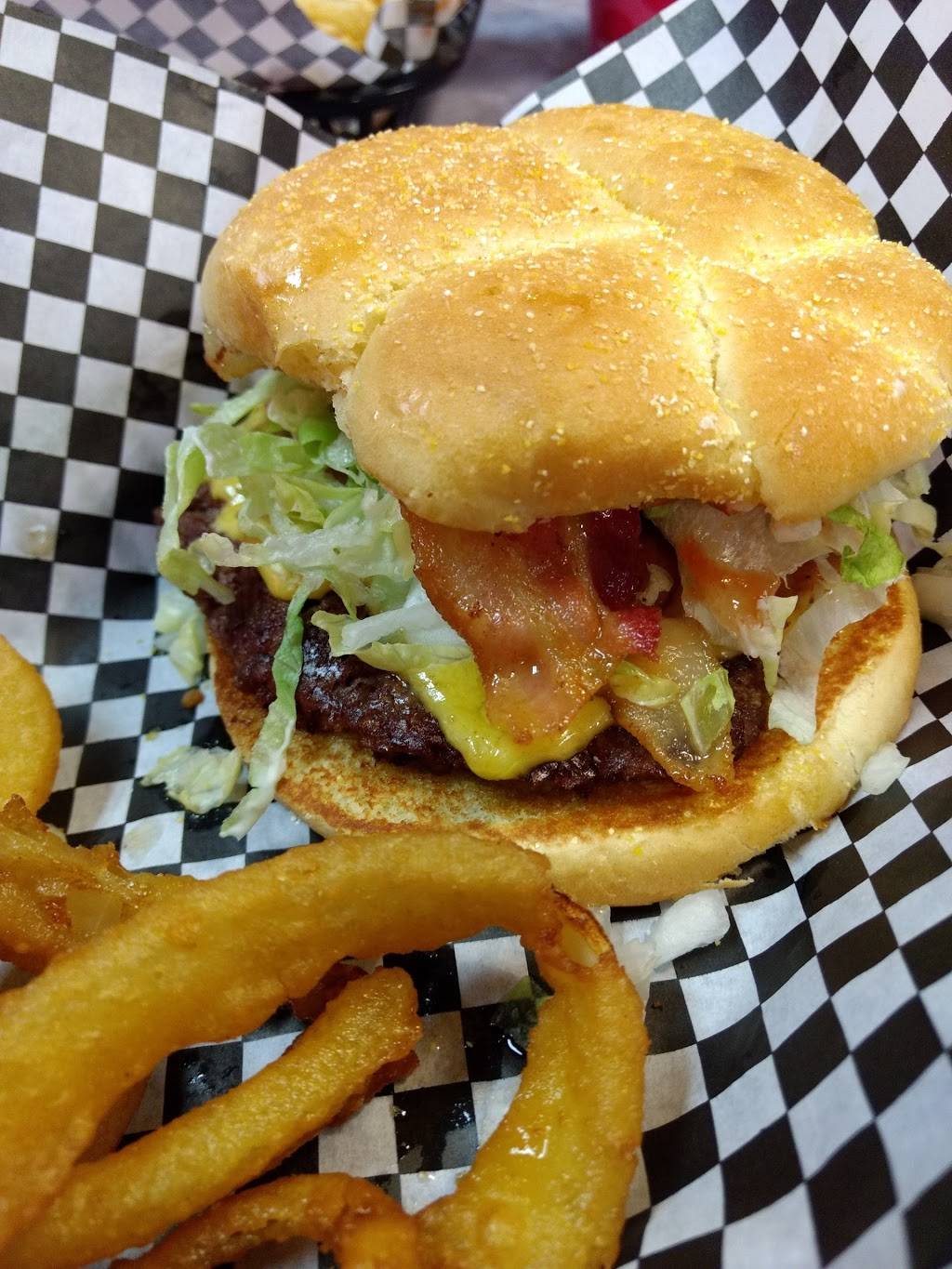 Pixie Restaurant | restaurant | 302 N Mission St, Mt Pleasant, MI 48858, USA | 9897727494 OR +1 989-772-7494