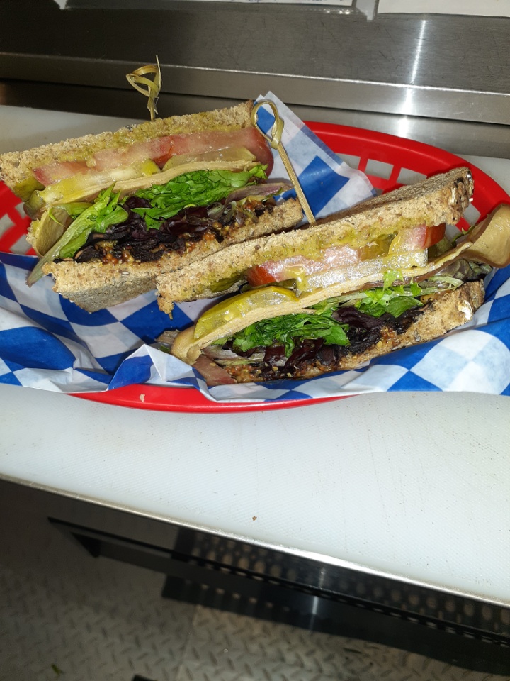 Off The Wagon Food Truck | restaurant | 830 Railroad St, Brookings, OR 97415, USA | 5416610000 OR +1 541-661-0000