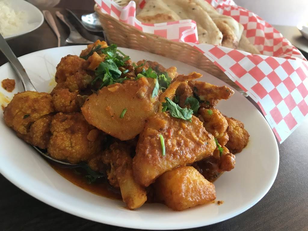 Royal Spice Indian Restaurant | restaurant | 1443 Main St E, Hamilton, ON L8K 1C4, Canada | 9055280981 OR +1 905-528-0981