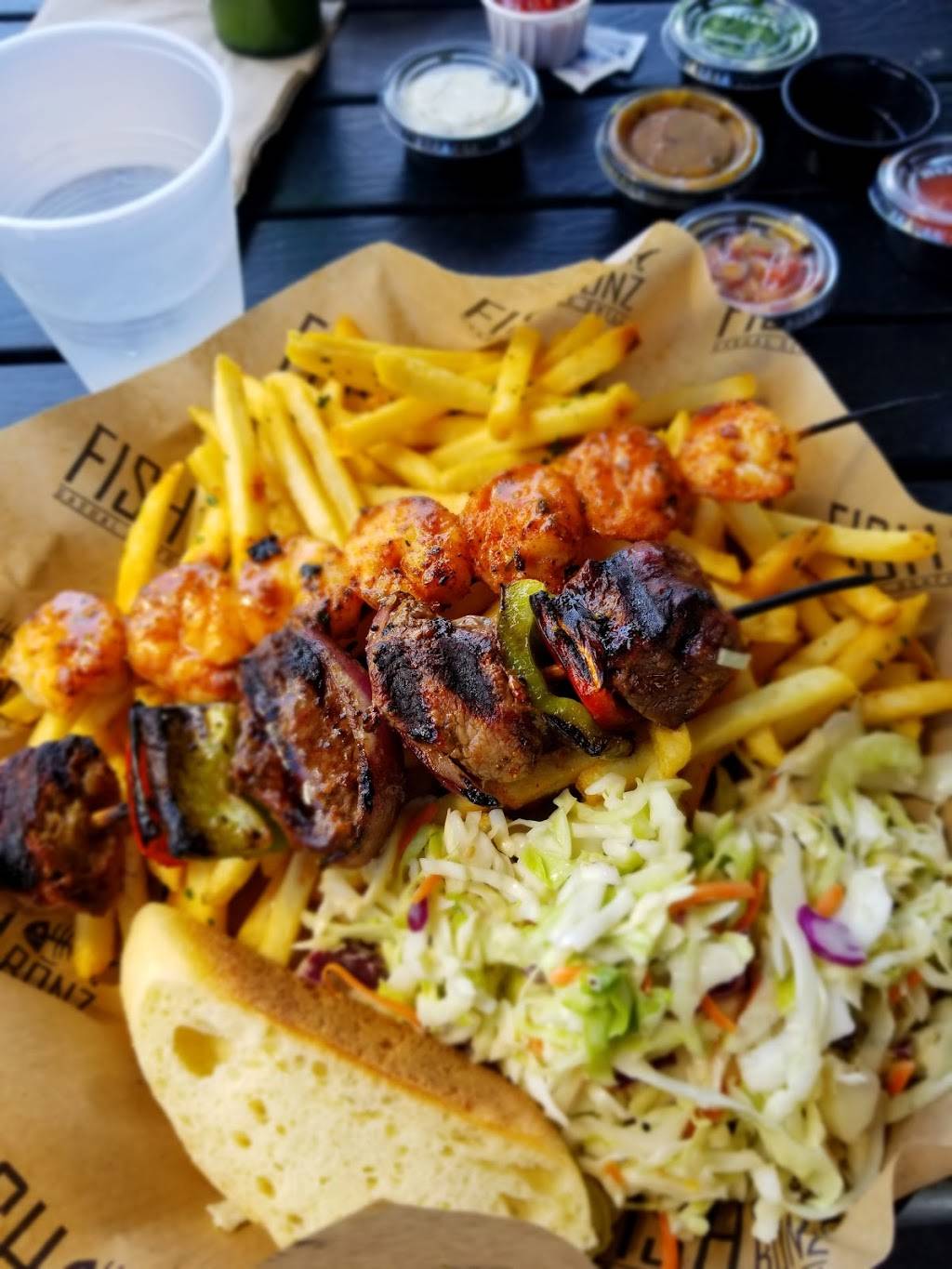 FishBonz Grill | restaurant | 2599 Airport Dr, Torrance, CA 90505, USA | 3103252669 OR +1 310-325-2669